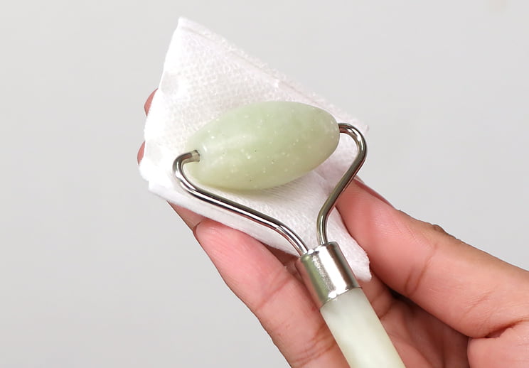 clean jade roller