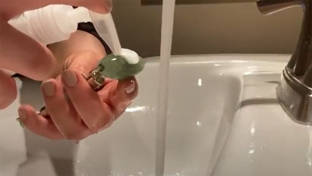 how to clean jade roller